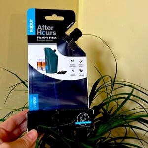 Vapur flexible flask nwt